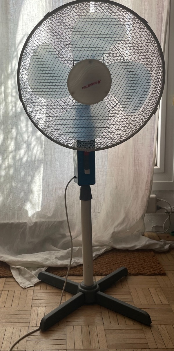 Ventilateur sur pied à rép