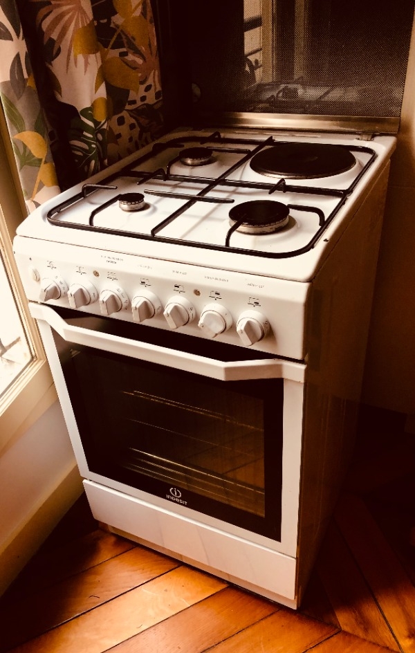 Cuisinière gaz - très bon 
