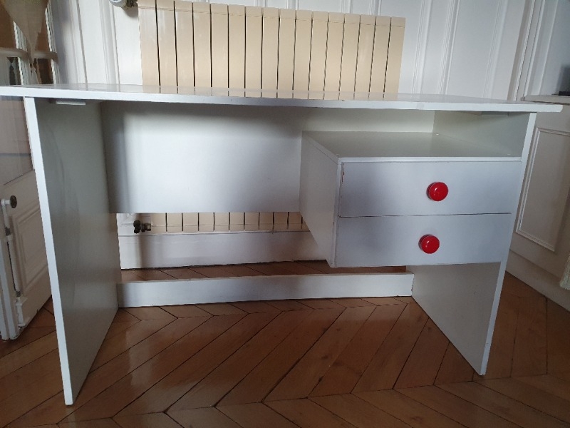 Bureau d'enfant en bois blan
