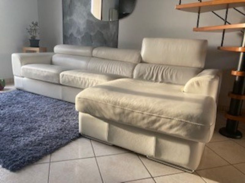 Canapé en cuir blanc avec m